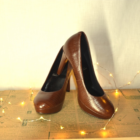 Rockport ADIPRENE by Adidas Brown Round Toe Heel - Picture 1 of 8